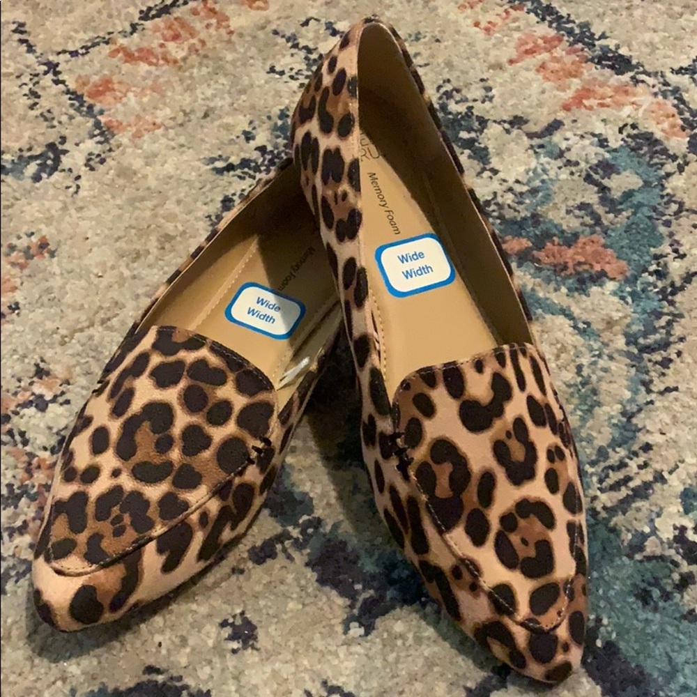 Leopard flats! 8.5 WIDE